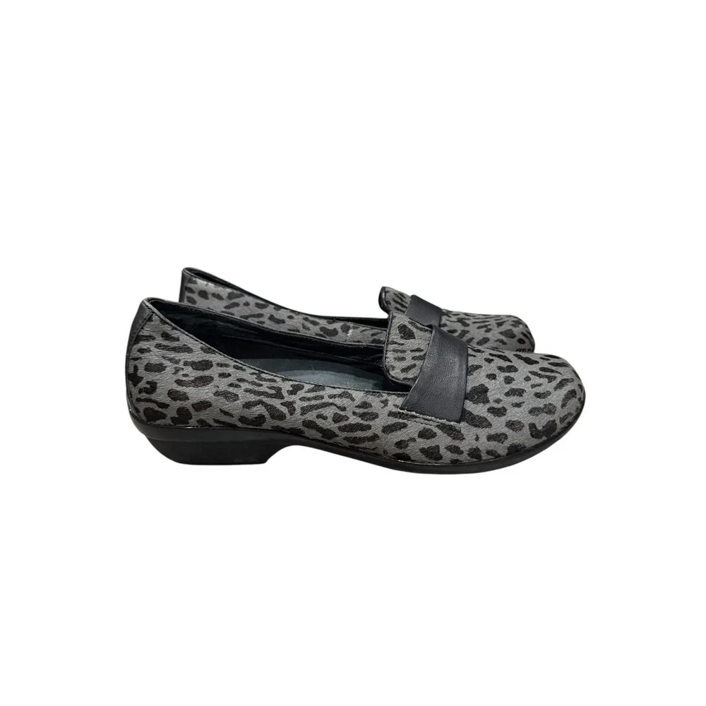 Dansko 7.5 Grey Leopard Print Calf Hair Loafers Low Wedge Shoes Size 38